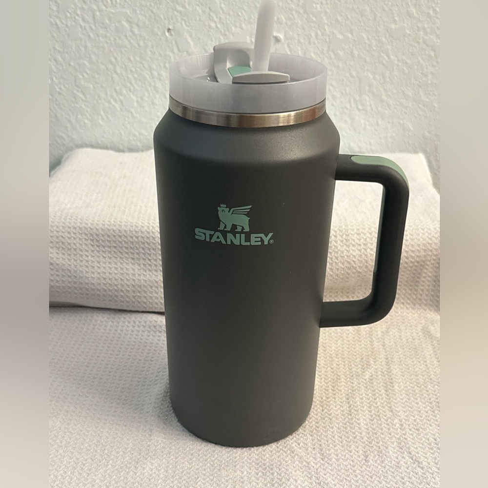 Stanley The Quencher H2.O FlowState Tumbler